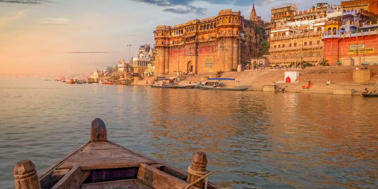 Un viaje espiritual por el Ganges: De Varanasi a Rishikesh